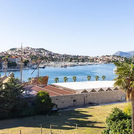 Hariett Πανσιόν 3*